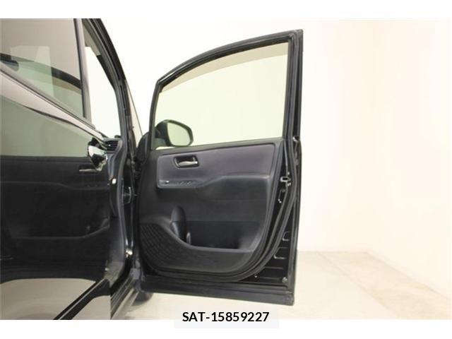Toyota NOAH 2014-09 7057219-28