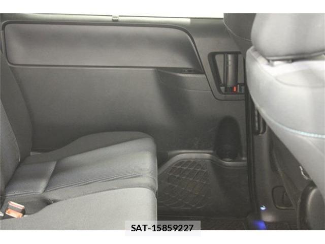 Toyota NOAH 2014-09 7057219-29