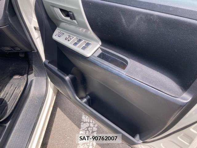 Toyota NOAH 2010-09 7222814-10
