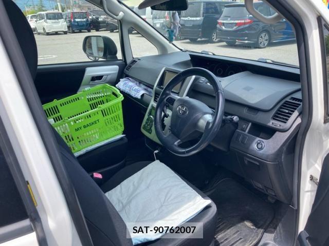 Toyota NOAH 2010-09 7222814-11