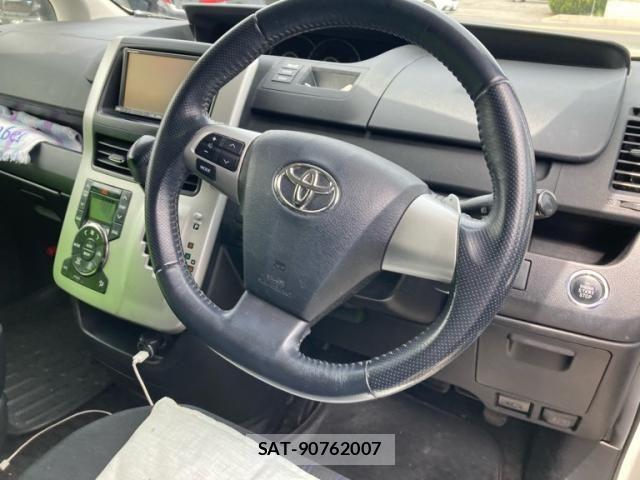 Toyota NOAH 2010-09 7222814-12