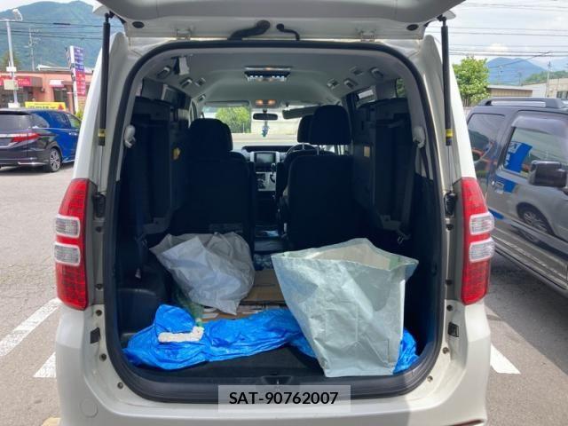 Toyota NOAH 2010-09 7222814-20