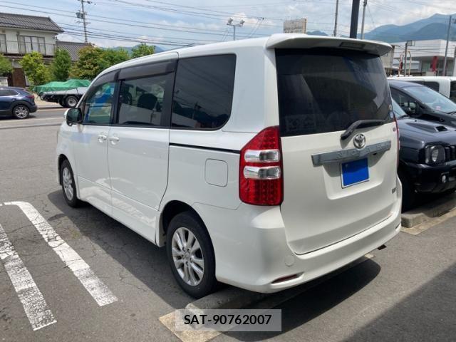 Toyota NOAH 2010-09 7222814-4