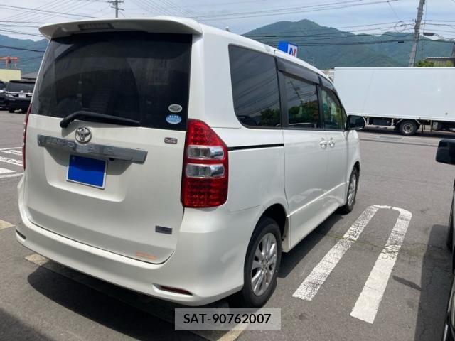 Toyota NOAH 2010-09 7222814-5