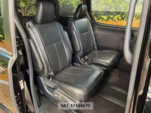 Toyota NOAH 2020-07 7215751-10