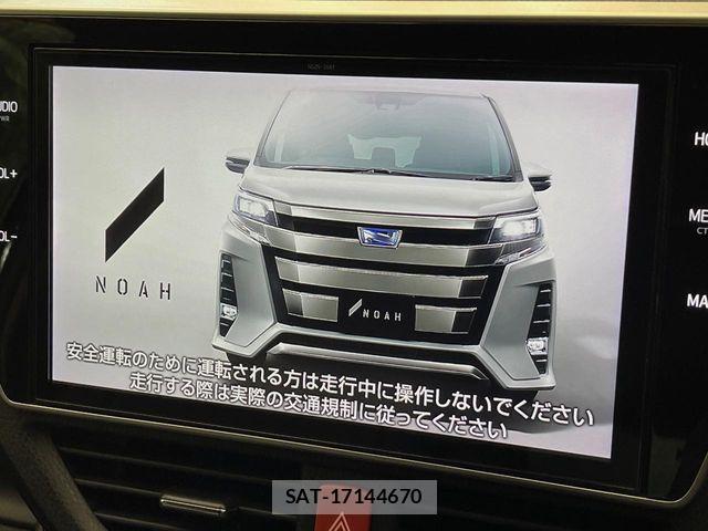 Toyota NOAH 2020-07 7215751-3