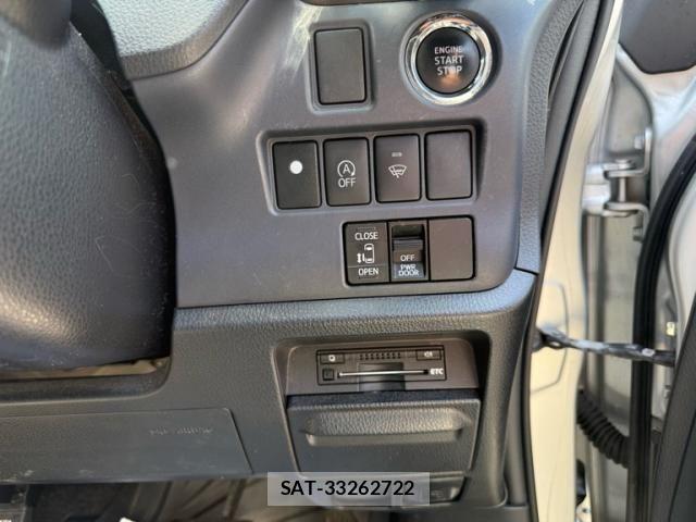 Toyota NOAH 2015-03 7222816-18