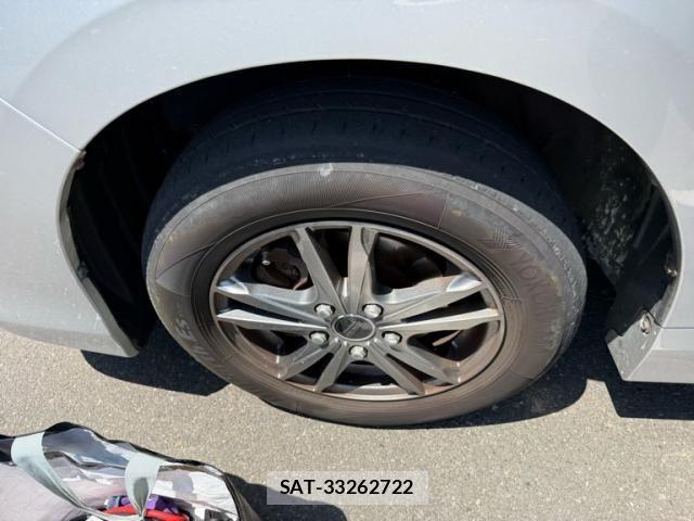 Toyota NOAH 2015-03 7222816-6