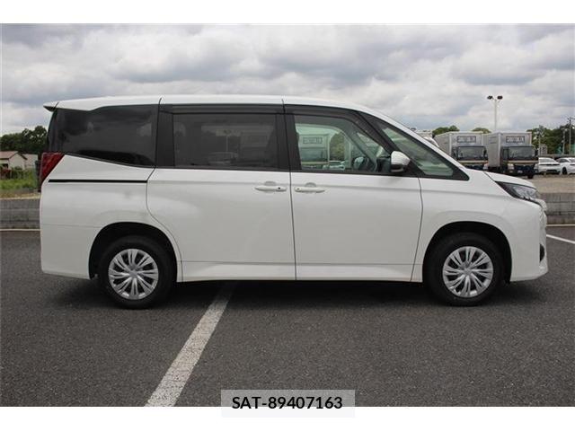 Toyota NOAH 2022-09 7215683-12