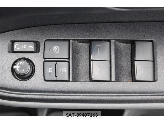 Toyota NOAH 2022-09 7215683-8