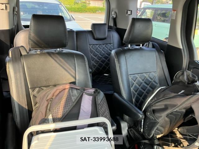 Toyota NOAH 2016-03 7222817-12