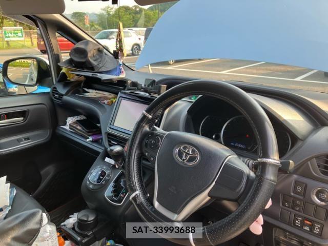 Toyota NOAH 2016-03 7222817-24