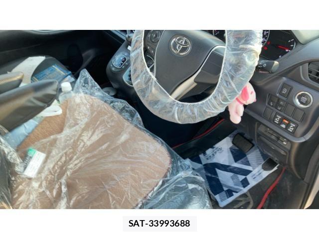 Toyota NOAH 2016-03 7222817-25