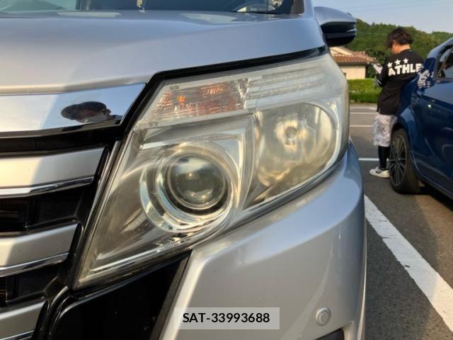 Toyota NOAH 2016-03 7222817-2