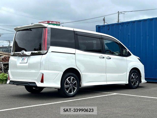 Toyota NOAH 2017-12 7251752-17