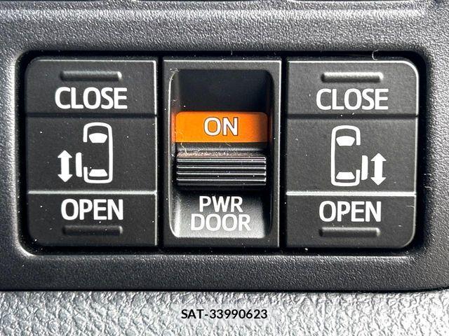 Toyota NOAH 2017-12 7251752-6