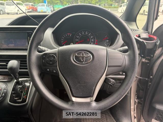 Toyota NOAH 2018-06 7251751-13