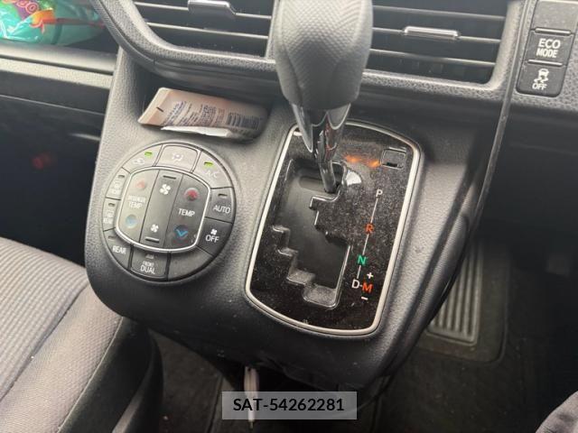 Toyota NOAH 2018-06 7251751-19