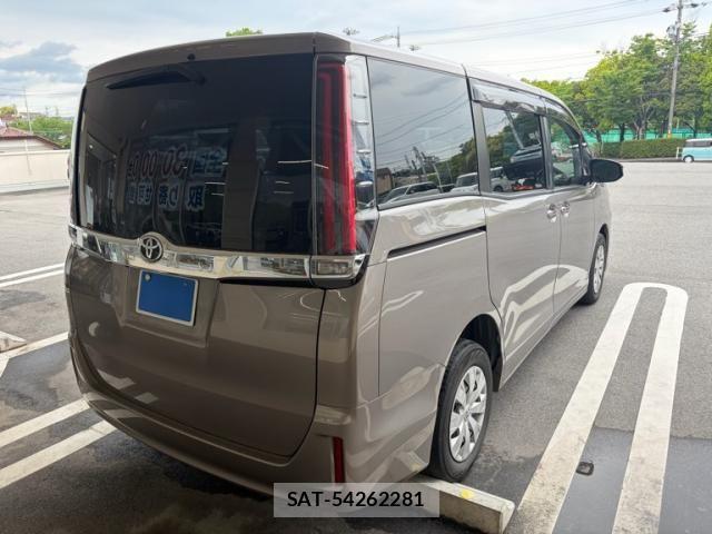 Toyota NOAH 2018-06 7251751-2