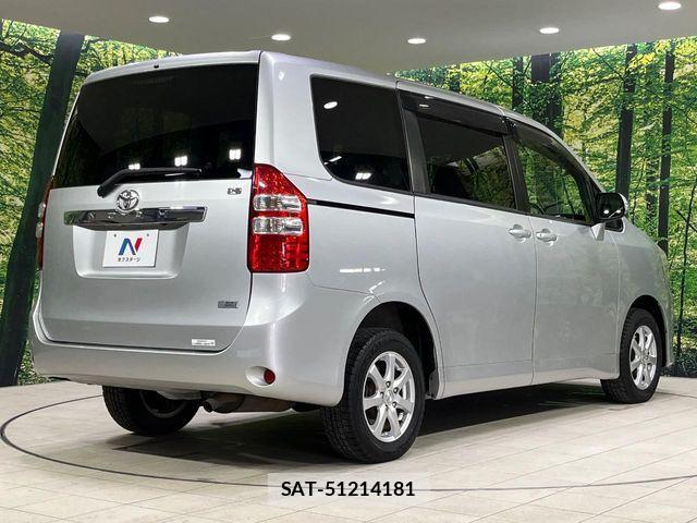 Toyota NOAH 2011-06 7272519-16
