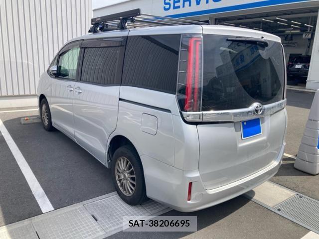 Toyota NOAH 2017-09 7328952-3