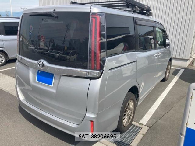 Toyota NOAH 2017-09 7328952-4