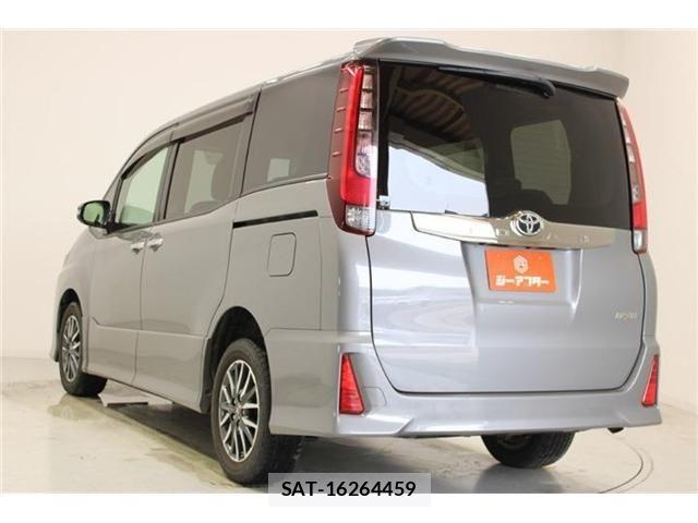 Toyota NOAH 2016-11 7328946-9