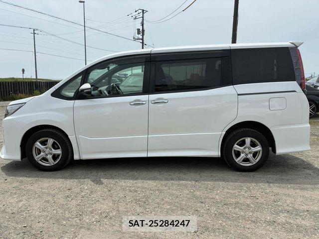 Toyota NOAH 2021-01 7328939-2