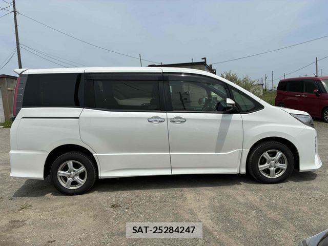 Toyota NOAH 2021-01 7328939-5