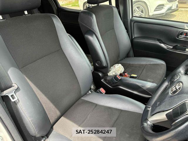 Toyota NOAH 2021-01 7328939-6