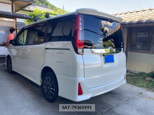 Toyota NOAH 2015-01 7328953-1