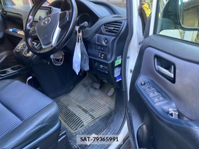 Toyota NOAH 2015-01 7328953-2