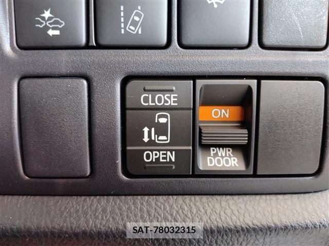 Toyota NOAH 2021-06 7328950-9