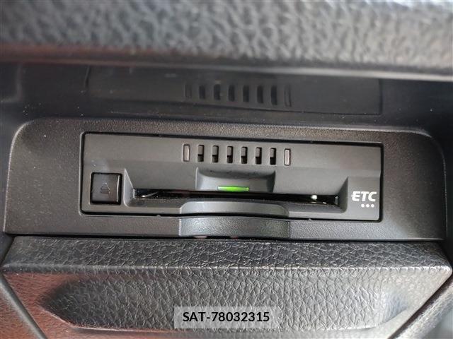 Toyota NOAH 2021-06 7328950-10