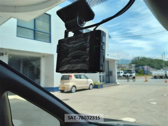 Toyota NOAH 2021-06 7328950-11