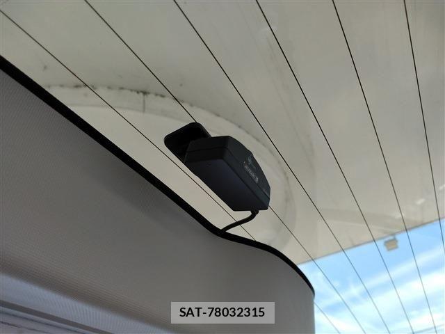 Toyota NOAH 2021-06 7328950-12