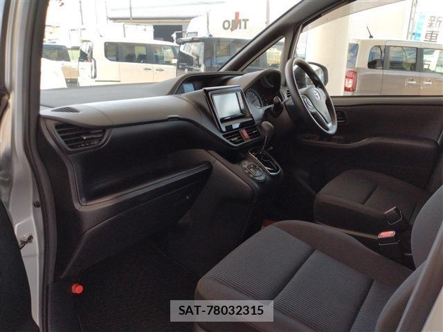 Toyota NOAH 2021-06 7328950-14