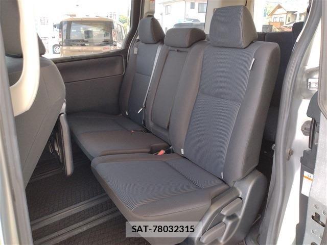 Toyota NOAH 2021-06 7328950-15