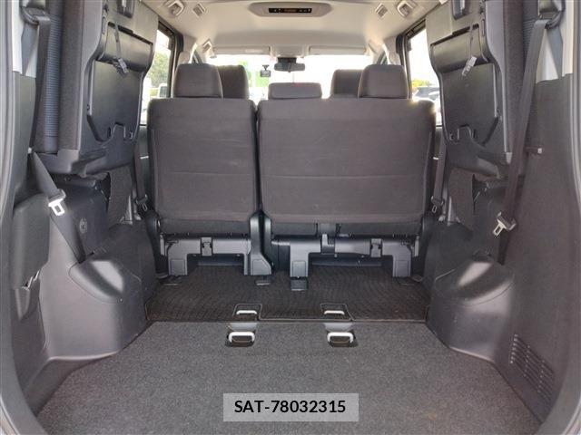 Toyota NOAH 2021-06 7328950-19