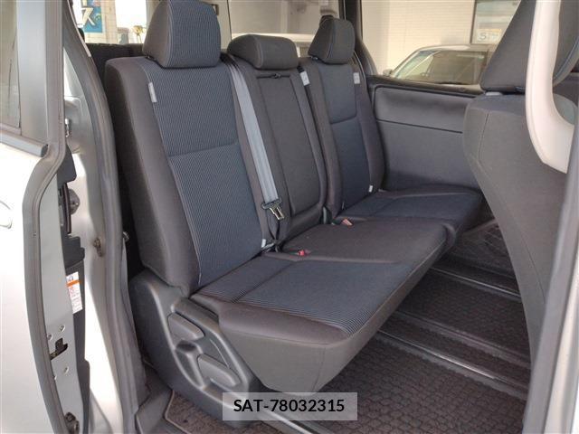 Toyota NOAH 2021-06 7328950-20