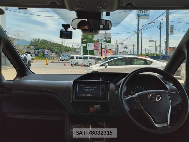 Toyota NOAH 2021-06 7328950-21