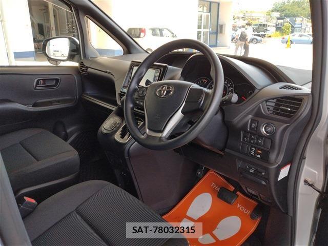 Toyota NOAH 2021-06 7328950-23