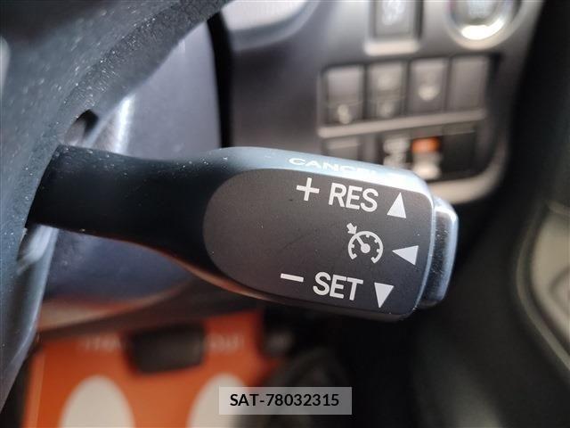 Toyota NOAH 2021-06 7328950-28