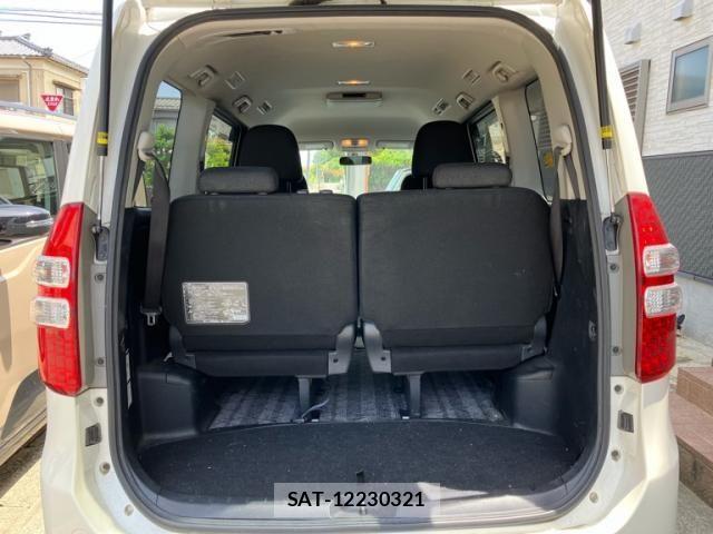 Toyota NOAH 2013-06 7328957-10