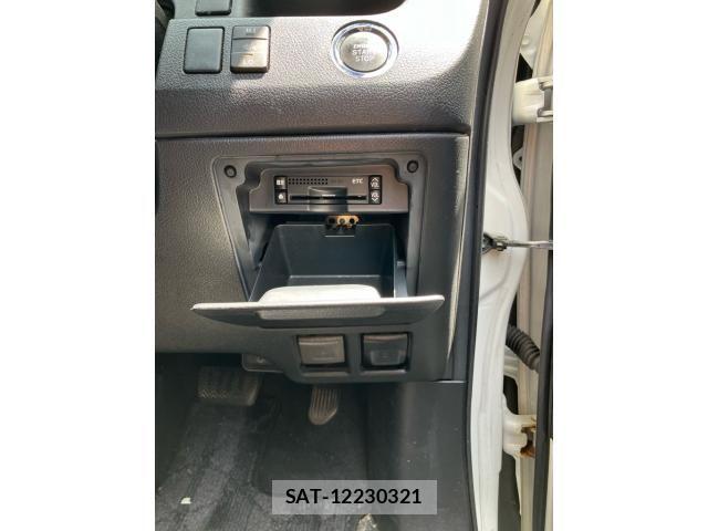 Toyota NOAH 2013-06 7328957-18