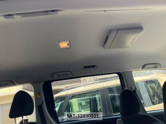 Toyota NOAH 2013-06 7328957-19