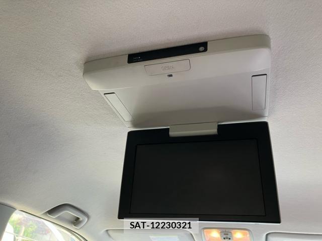 Toyota NOAH 2013-06 7328957-21