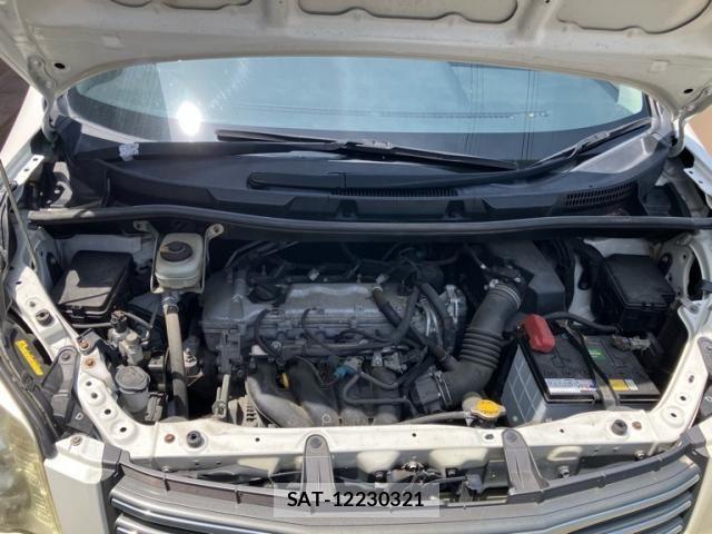 Toyota NOAH 2013-06 7328957-22