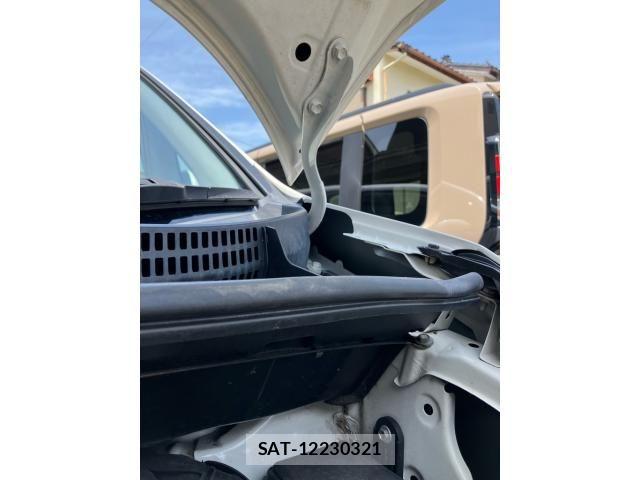Toyota NOAH 2013-06 7328957-23