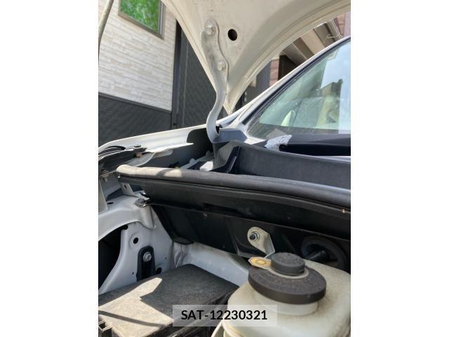Toyota NOAH 2013-06 7328957-24